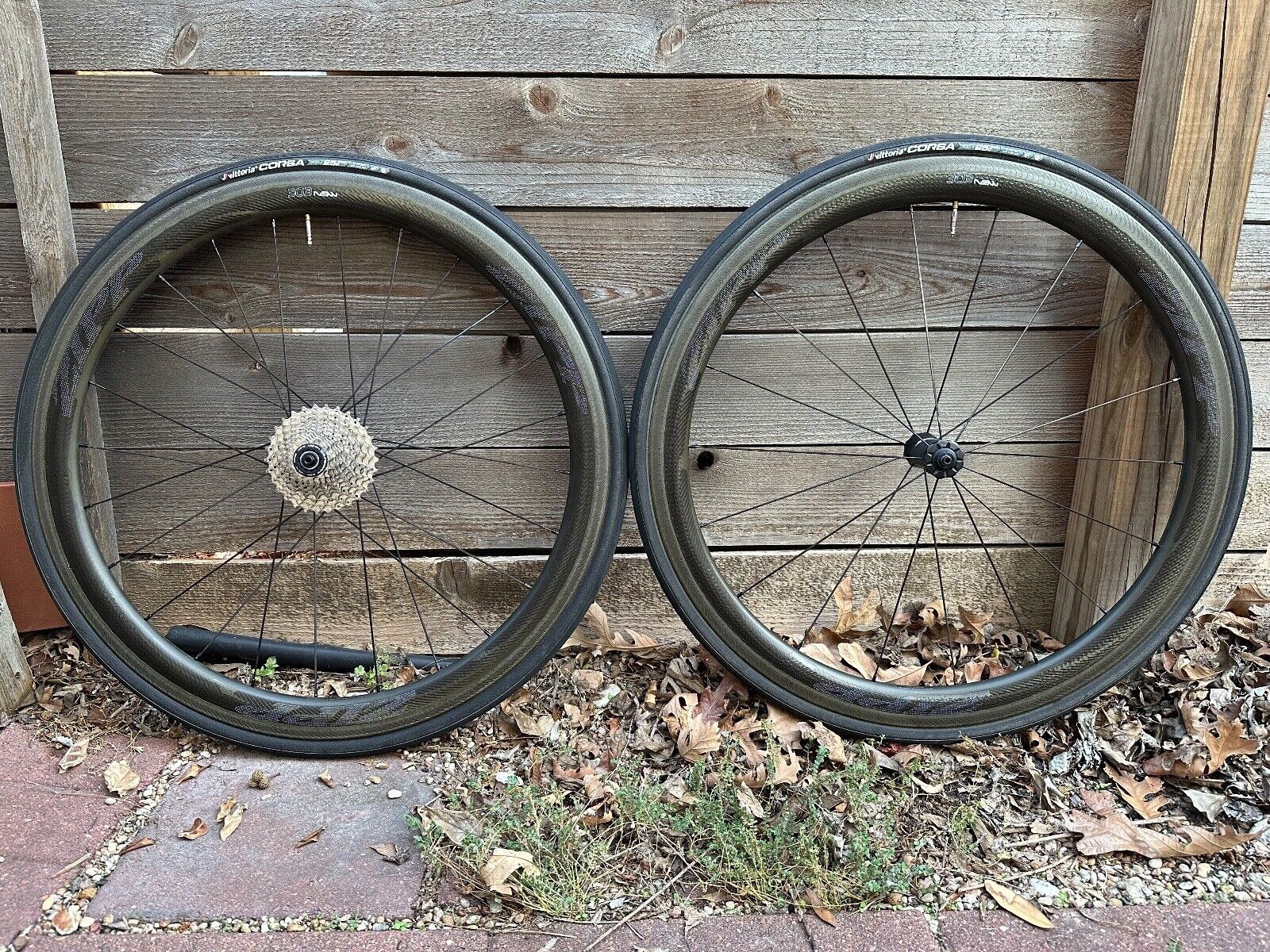 Zipp 303 NSW rim brake carbon clincher wheelset in excellent Zipp 303 NSW rim brake carbon clincher wheelset in excellent