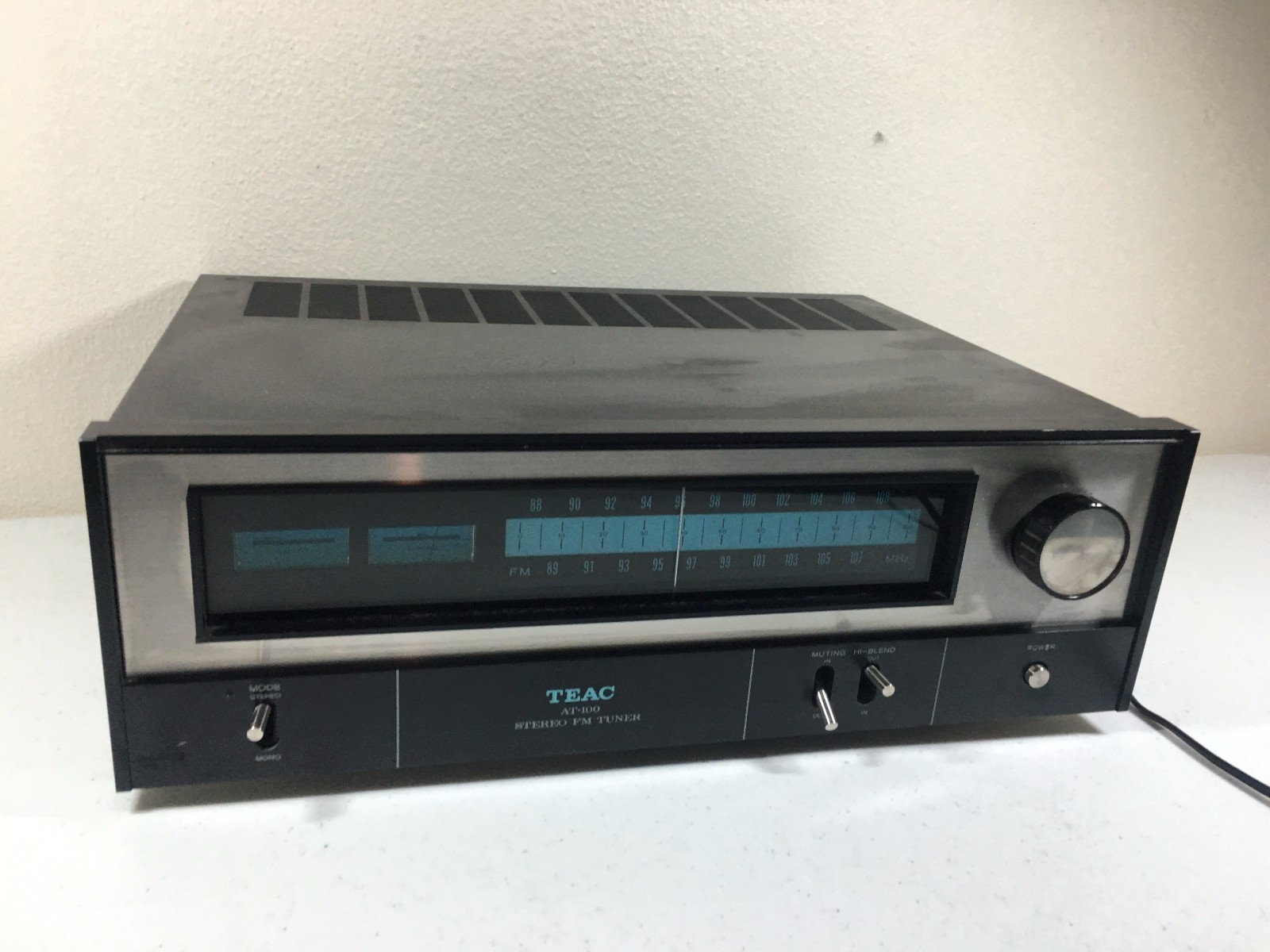 Teac AT-100 Stereo Tuner Vintage