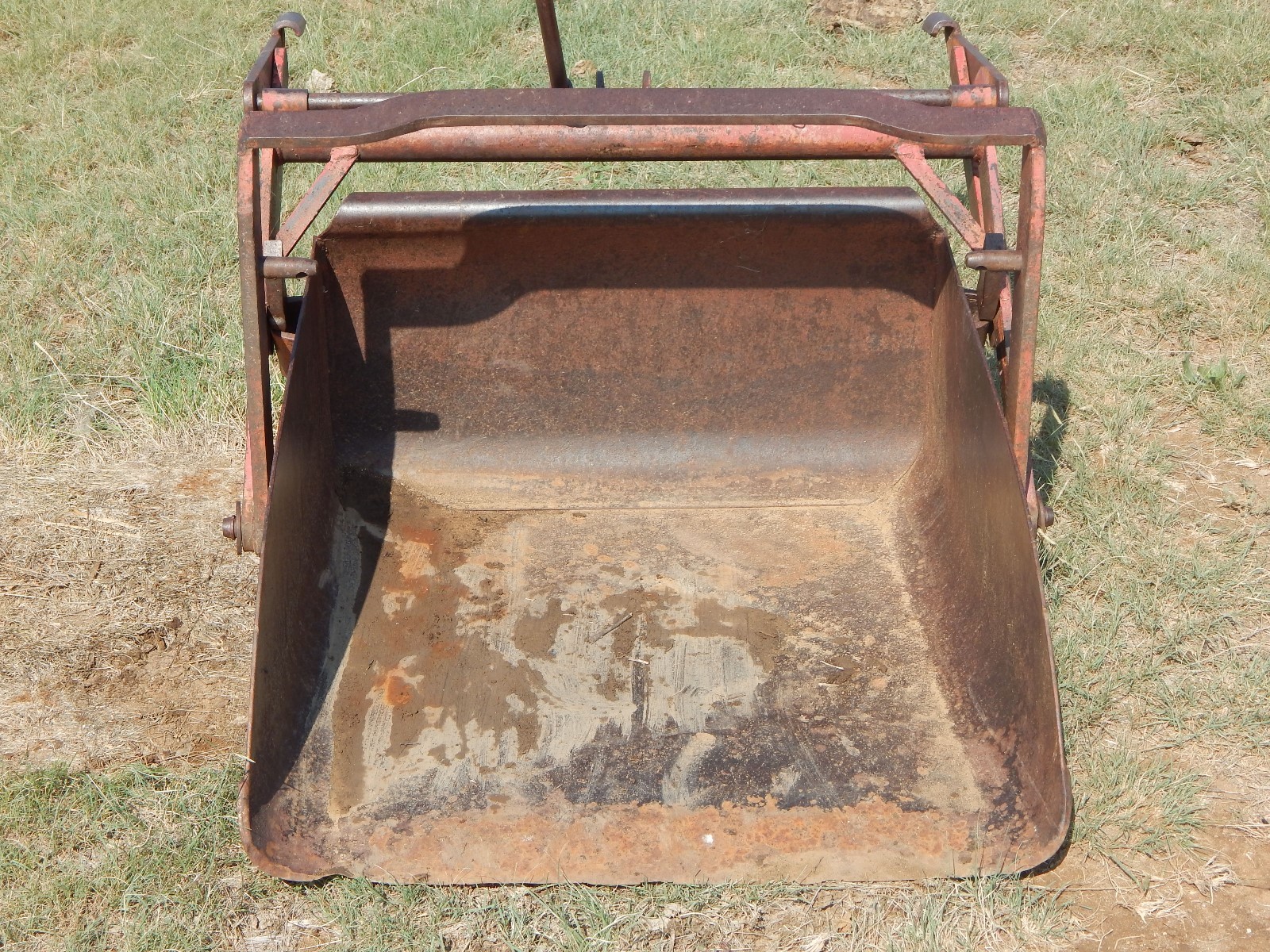 Fresno Scraper for a Ford Tractor