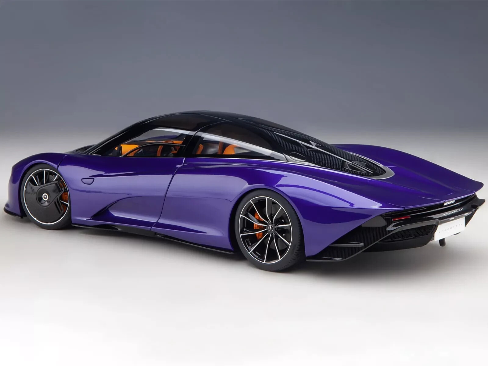 1/18 McLaren Speedtail (Lantana Purple) W/Suitcases Model