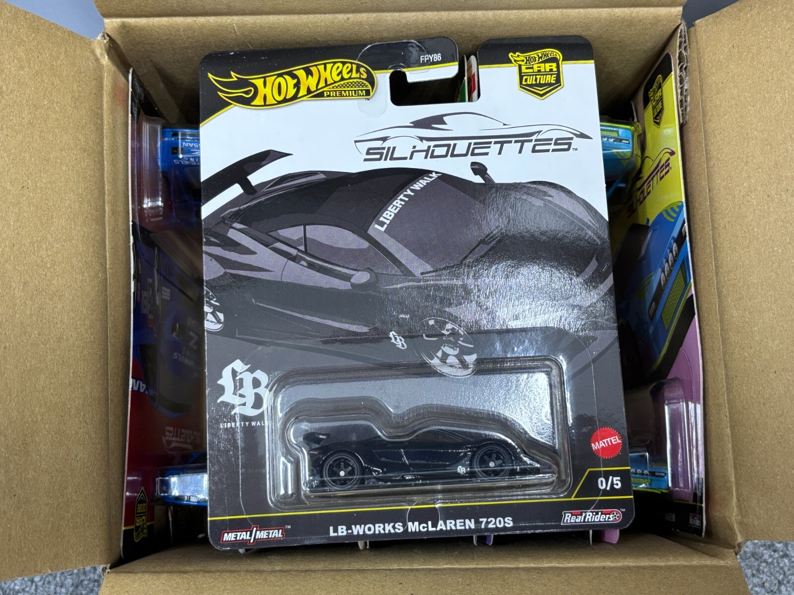 ホットウィールバティウォークibertywalk hotwheelschase Hot Wheels LB-ER34 Liberty Walk Nissan Skyline Mountain