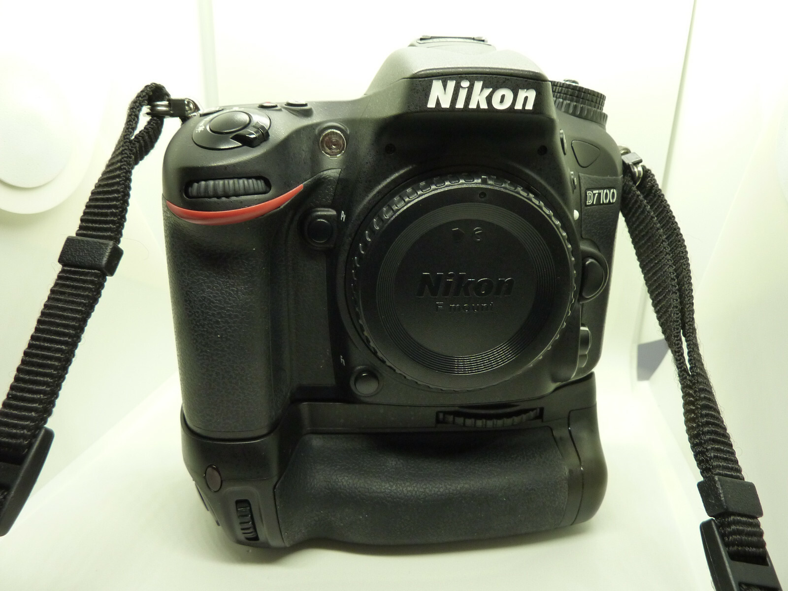 Nikon D7100 mit Batteriegriff