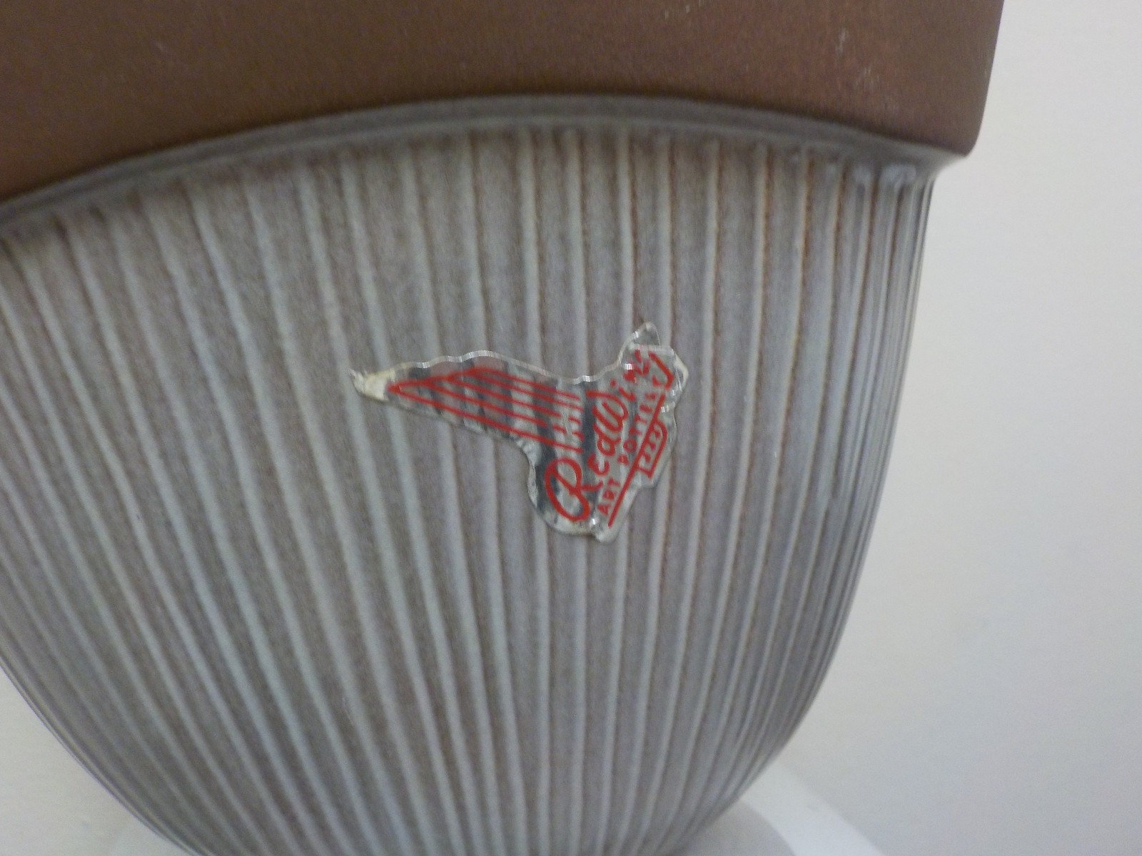 Red Wing Pottery USA Brown, Gray & Yellow Fan Flower Vase 845, original sticker