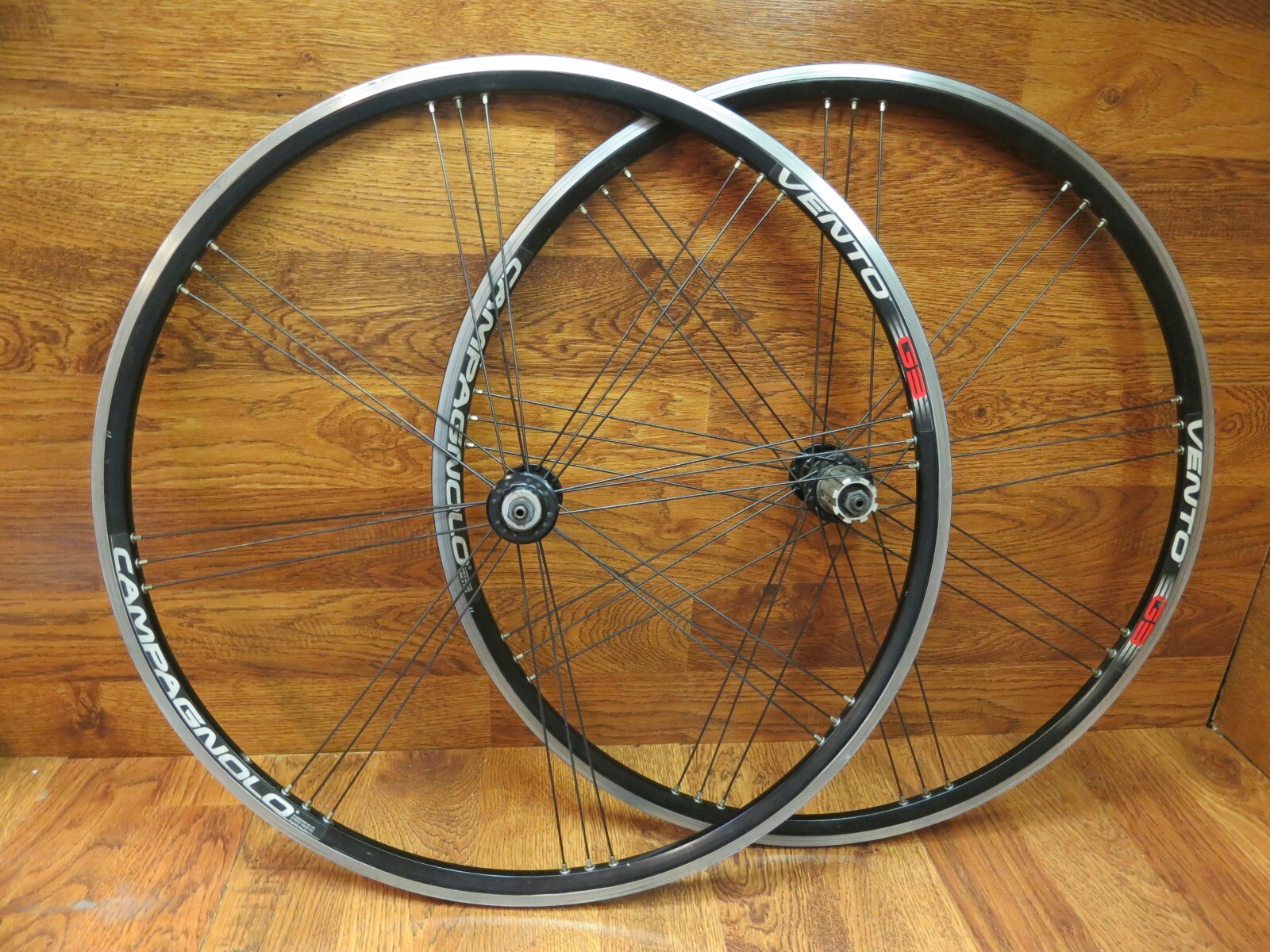 NOS CAMPAGNOLO VENTO G3 9 10 11 SPEED 700C CLINCHER WHEEL NOS CAMPAGNOLO VENTO G3 9 10 11 SPEED 700C CLINCHER WHEEL