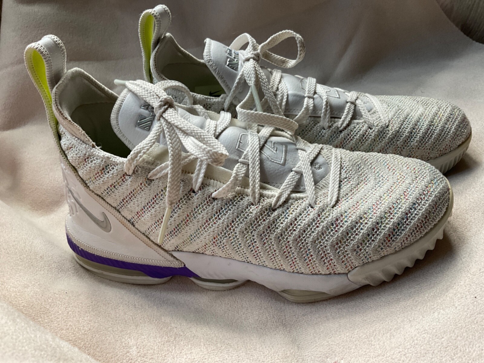 シューズ NIKE LeBron16 Nike LeBron 16 Buzz Lightyear Sneakers Size 6.5 White/Grape