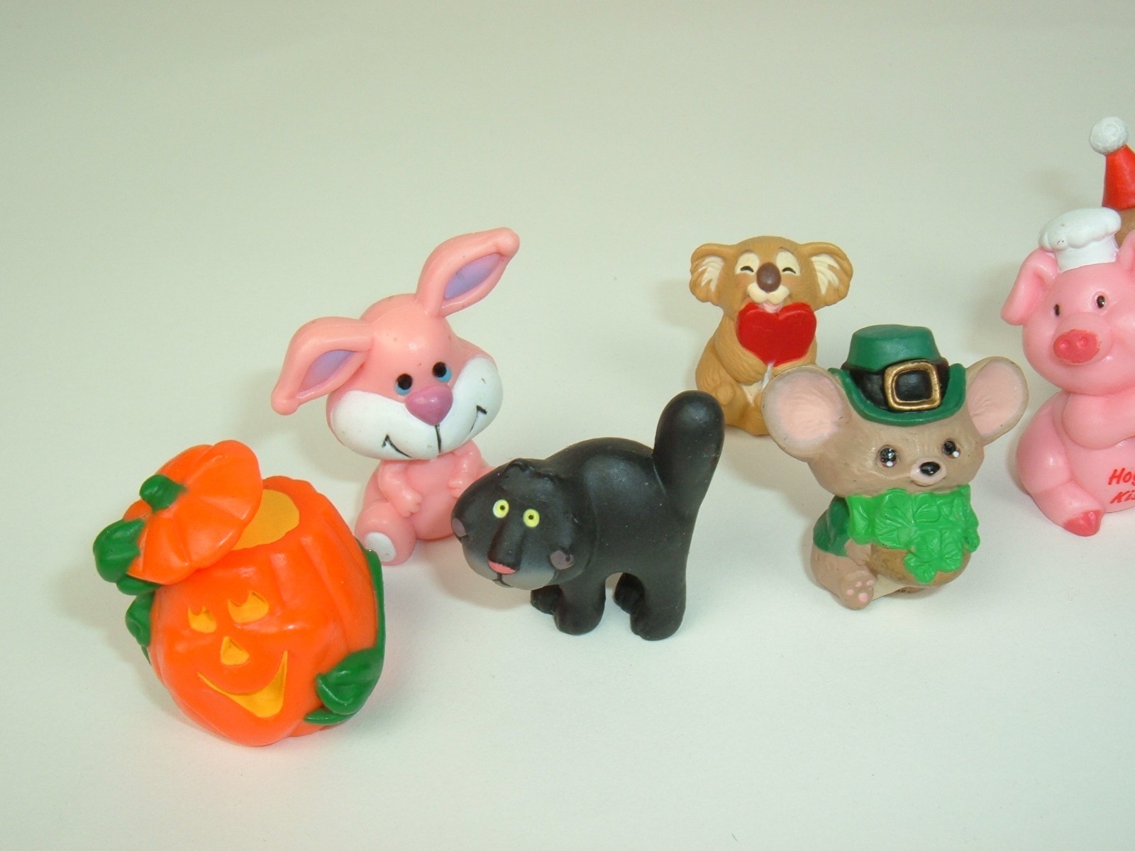 Vtg Lot Russ Berrie Hallmark Holiday Miniature Animals Figurines Plastic Hearts