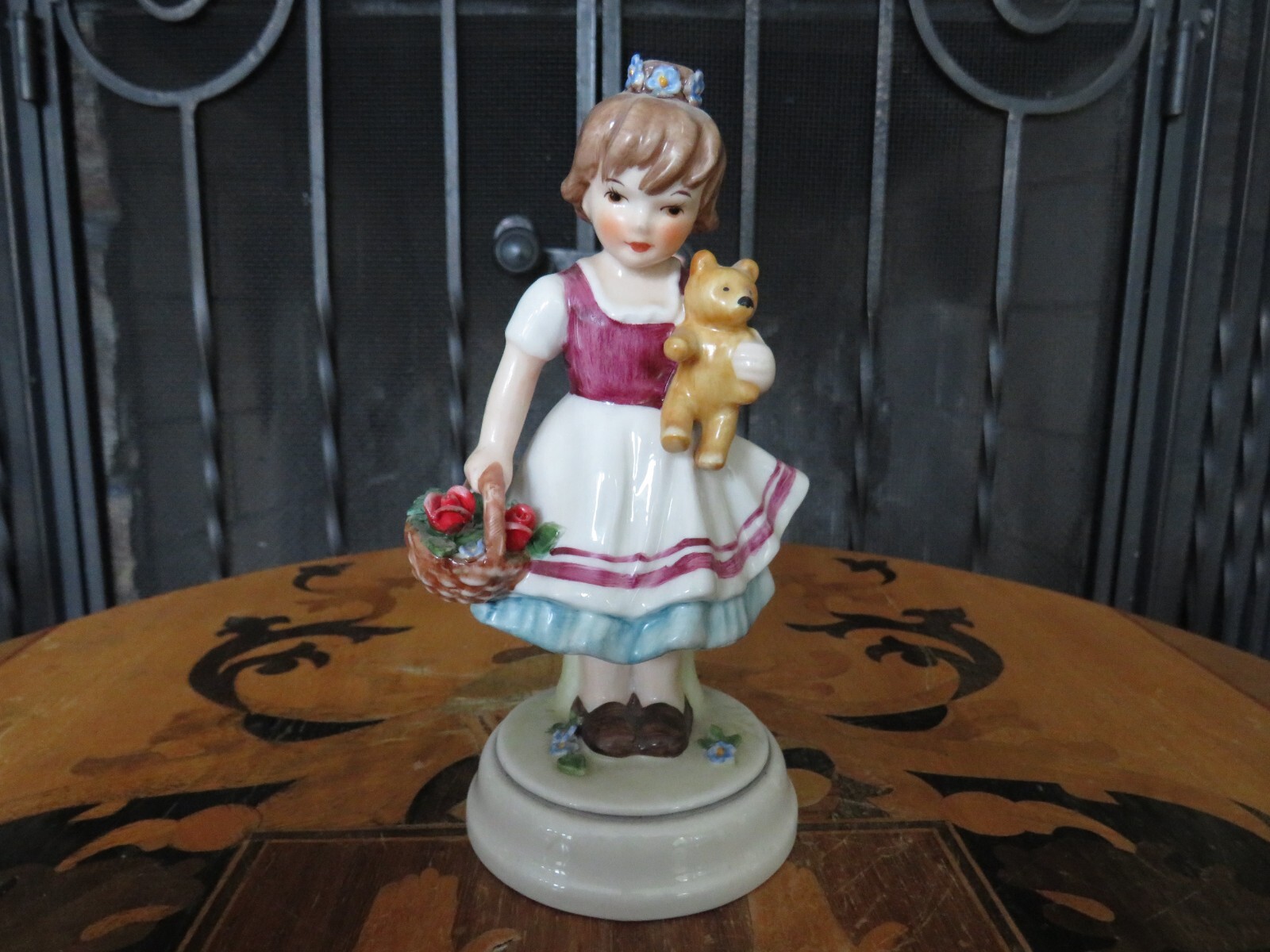 Vintage Goebel Hummel Flower Children First Love Lore 242