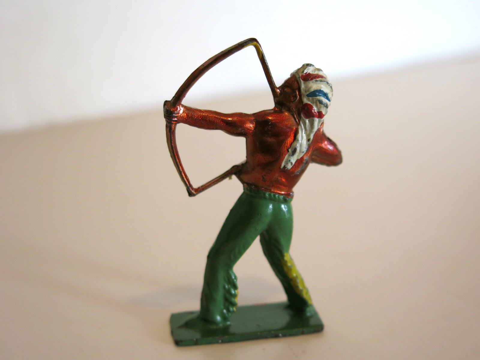 Vintage Britains Lead Native American Indian Toy W/ Bow & Arrow & Headdress