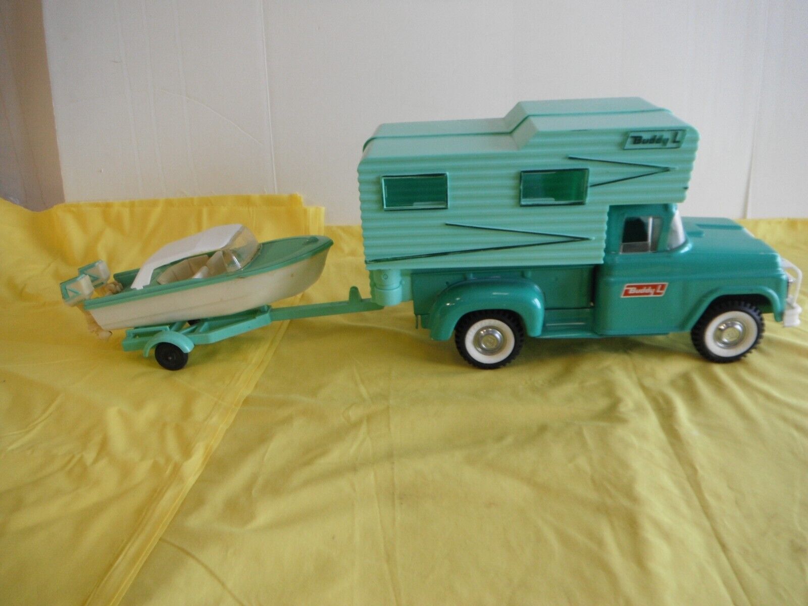 BUDDY L CAMPER TRUCK, TRAILER, JEANNIE B BOAT, MOTOR PRESSED BUDDY L CAMPER TRUCK, TRAILER, JEANNIE B BOAT, MOTOR PRESSED