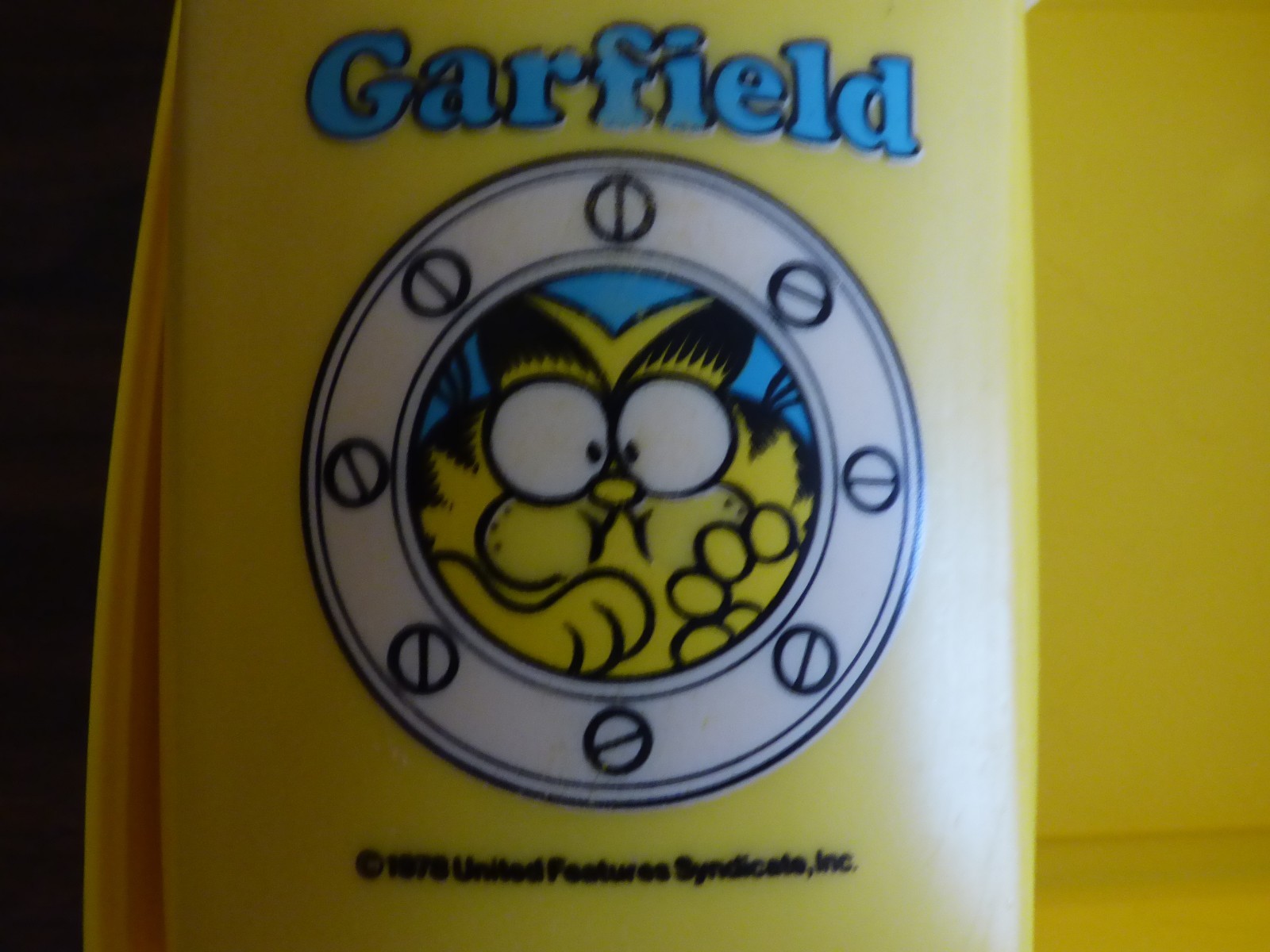 Garfield plastic lunch pail with thermos nice cond. 1976