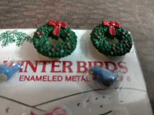 Dept 56 Snow Village Winter 5 Birds Red And Blue PARK BENCH 2 WREATHS