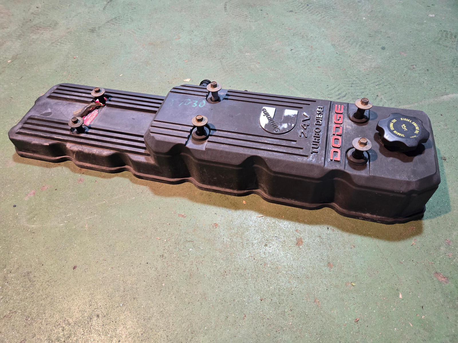 Dodge Ram 5.9L Cummins USED VALVE COVER ASSEMBLY 2005-07 4931453 4931454 REV013 - Picture 3 of 10