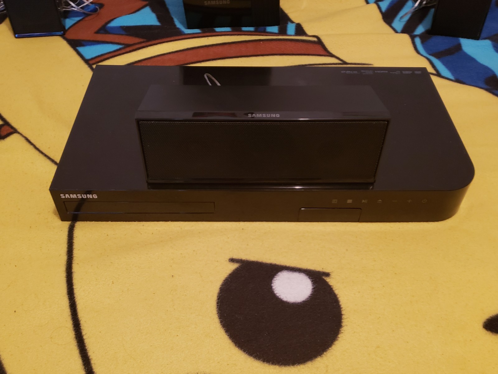 Samsung HT-J4100 5.1-Channel Blu-ray Home Theater System 1000w