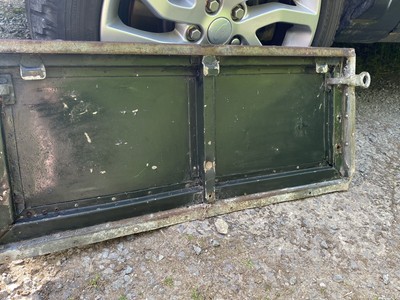 Tailgate open ленд ровер