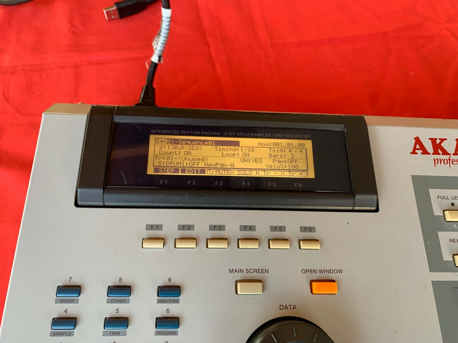 AKAI MPC 2000XL Midi Professional Production Center