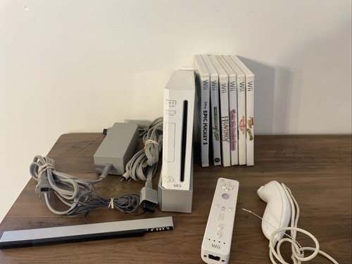 Nintendo Wii Console RVL-001 Game Cube Compatible Bundle: 6