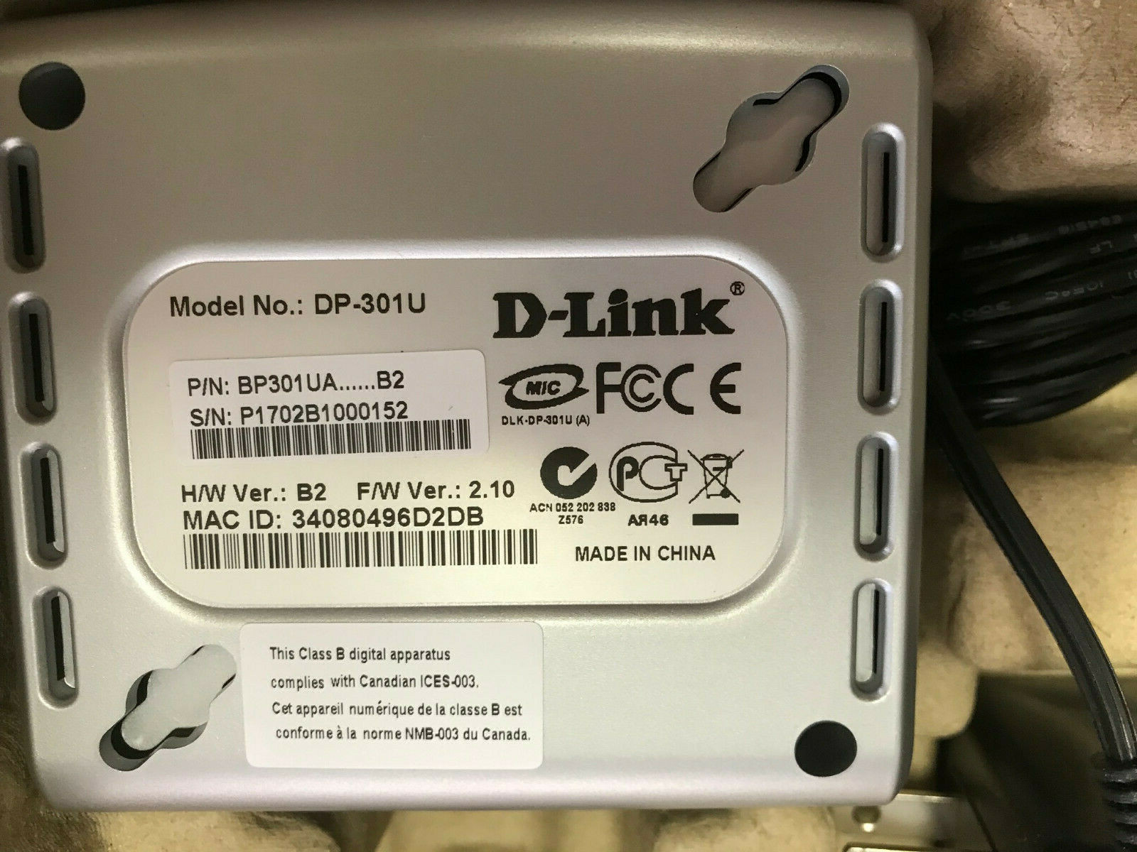 D-Link DP-301U Wired 10/100 Fast Ethernet USB Print Server w/CD,Cord, & Book