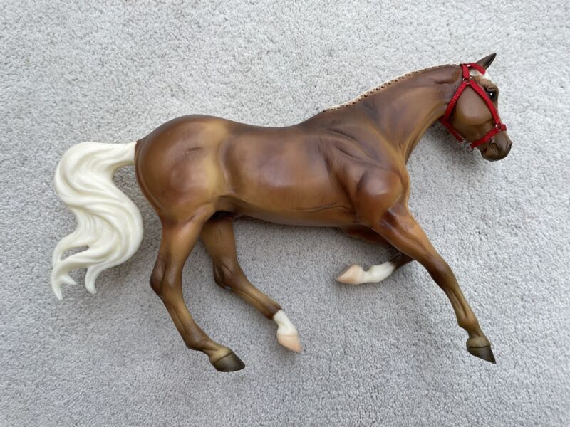 Retired Breyer Horse #1291 Picture Perfect Thoroughbred Palomino Gem Twist