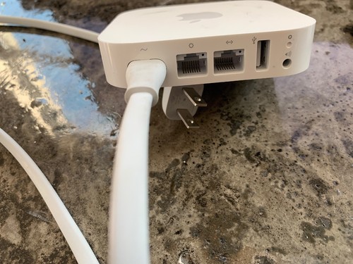 Apple AirPort Express WiFi Router Airplay Mint Condition