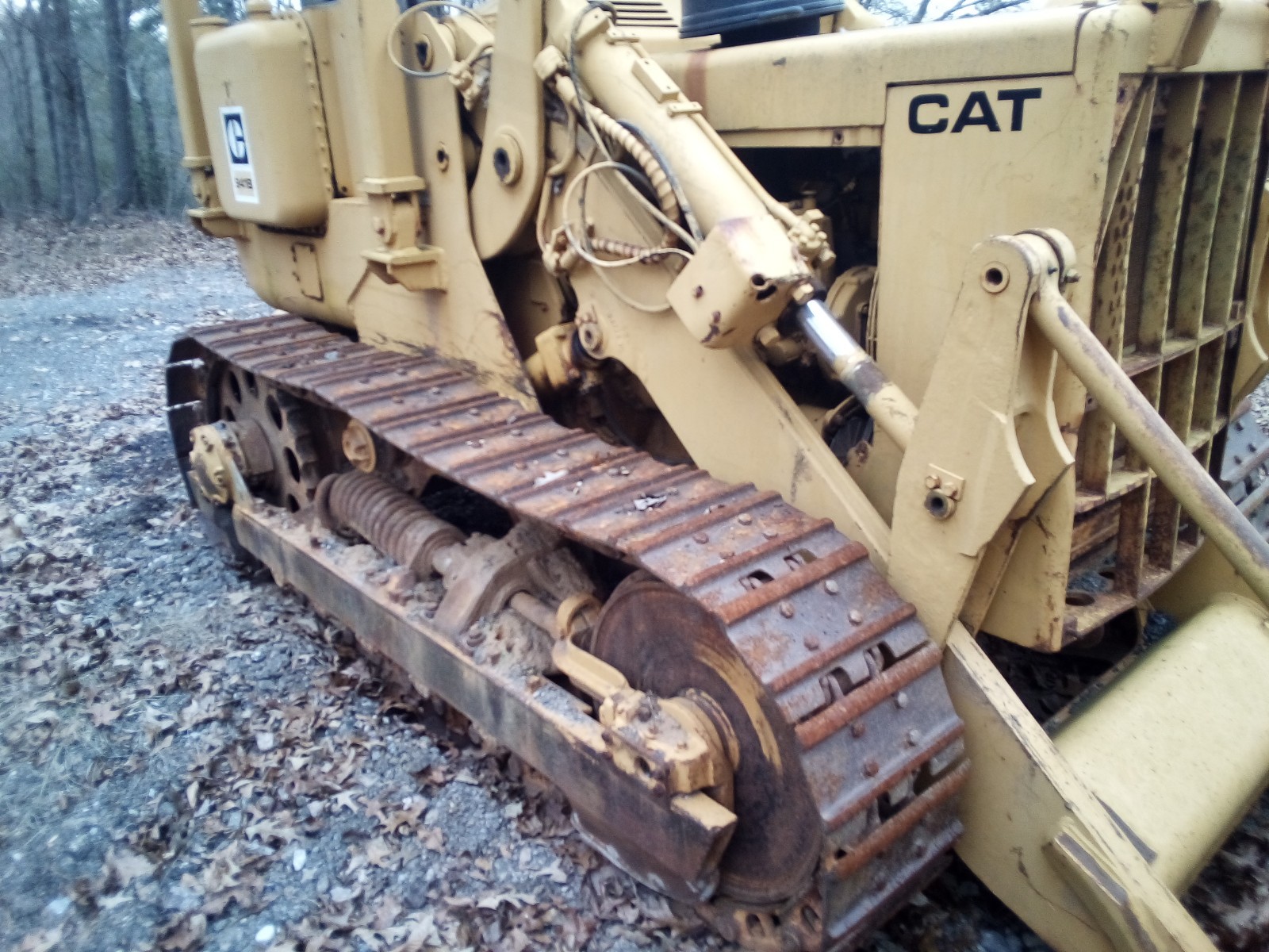 CAT 941B CRAWLER/LOADER IN GOOD OPERATIONAL CONDITION - RUNS AND DRIVES