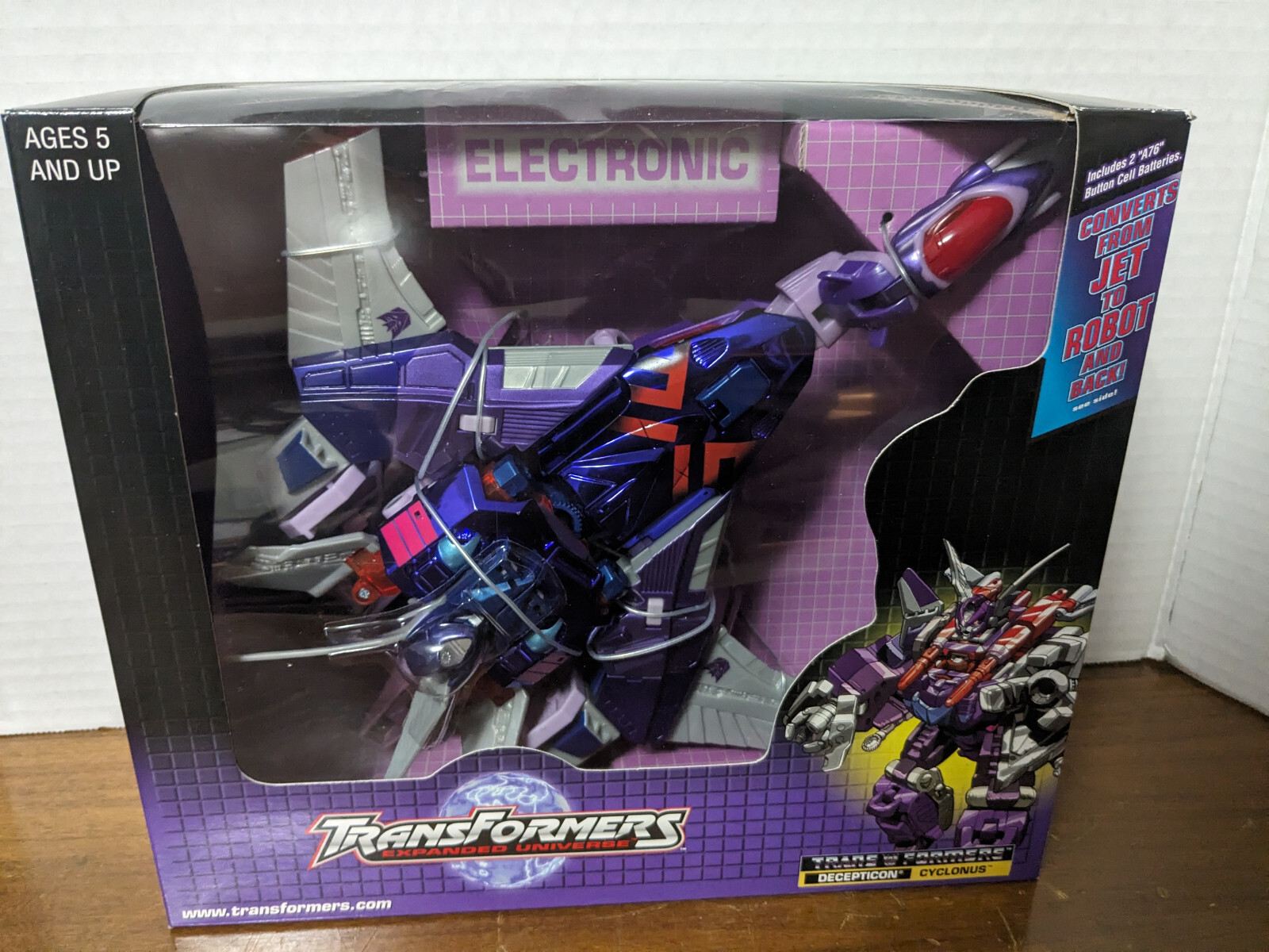 Transformers Universe Botcon 2002 Limited Release Cyclonus Transformers Universe Botcon 2002 Limited Release Cyclonus