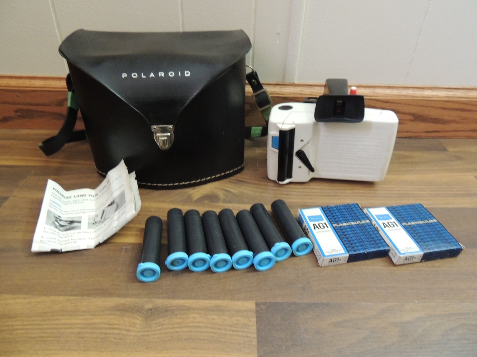 Polaroid Land Camera Swinger Model 20 With Case