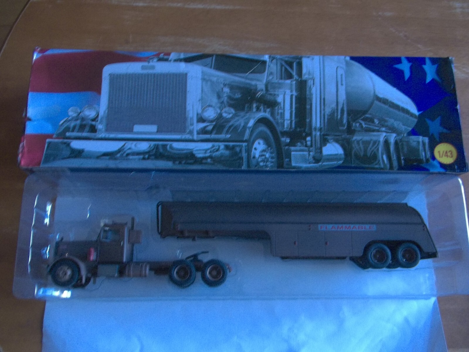 [匿名配送]Altaya Peterbilt 281 ピータービルト DUEL Amazon.co.jp: Altaya ピータービルト 281 PETERBILT 1/43 DUEL