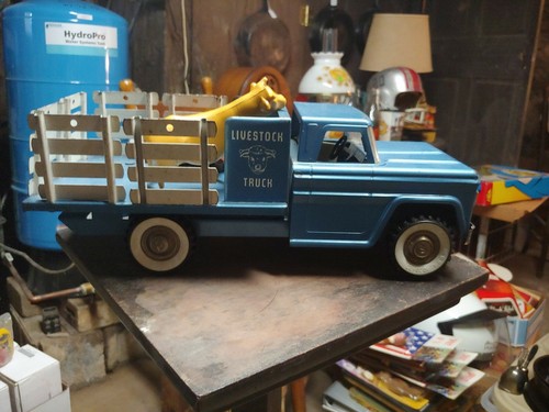 Structo Livestock Truck With Sides And 2 Cows