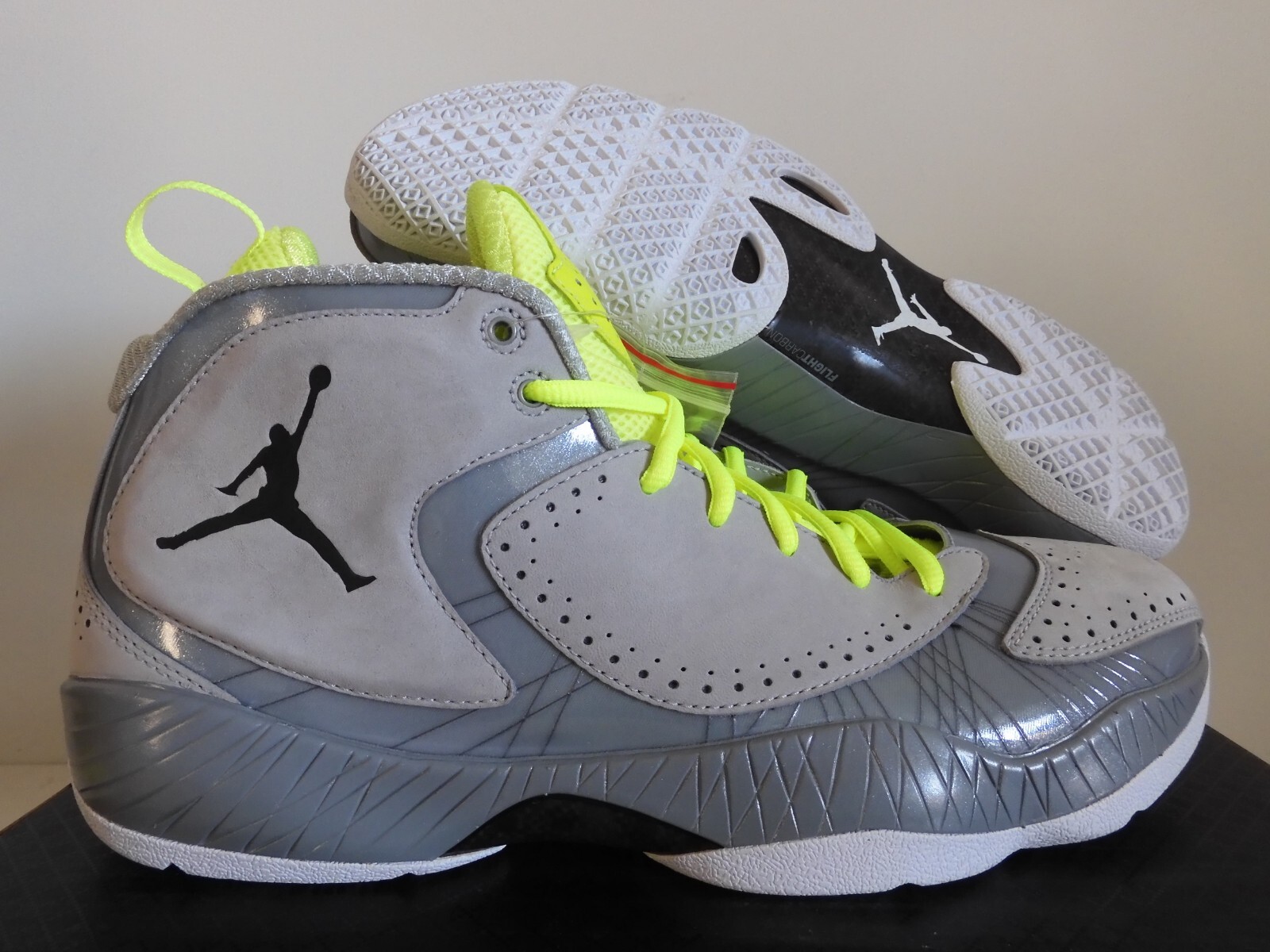 NIKE AIR JORDAN 2012 DELUXE WOLF GREY-BLACK-SILVER ICE-WHT
