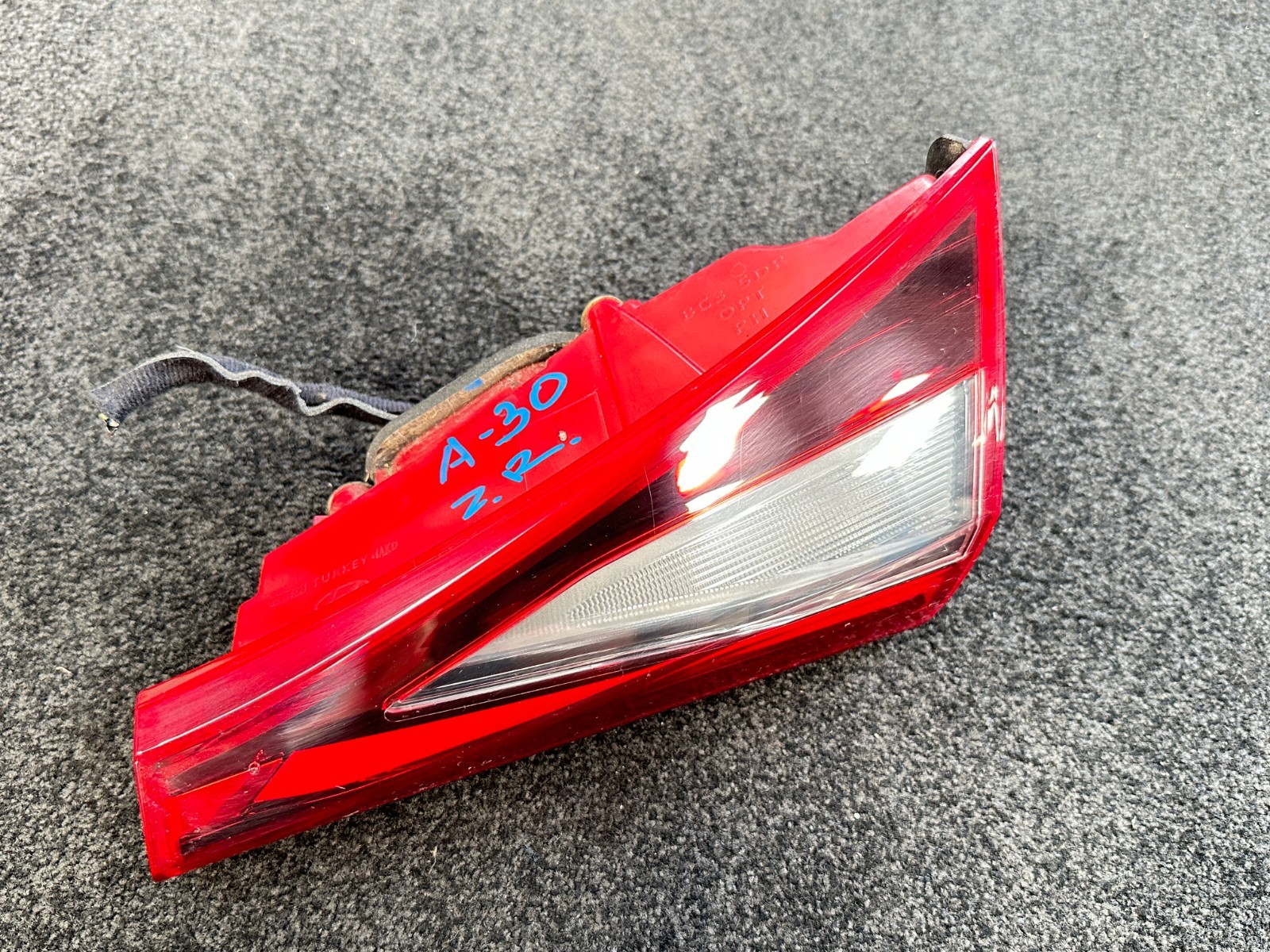 GENUINE Hyundai i20 2021 REAR RIGHT INNER TAIL LIGHT 92404-Q0100