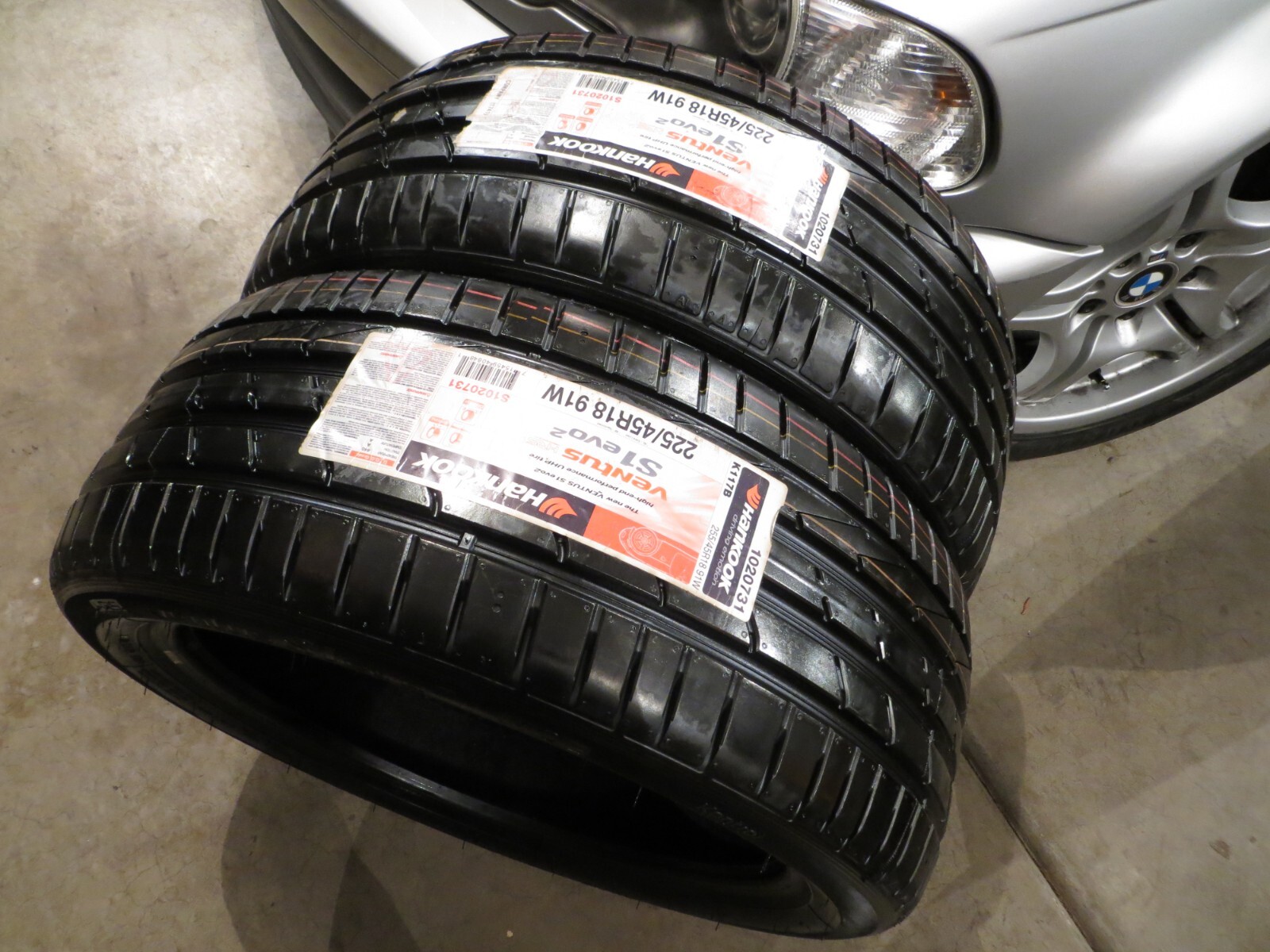 あんちゃん HANKOOK 225/45ZR18 ２本 ventusV12 Amazon.com: Hankook Ventus V12 evo2 (K120) 225/40ZR18 92Y XL