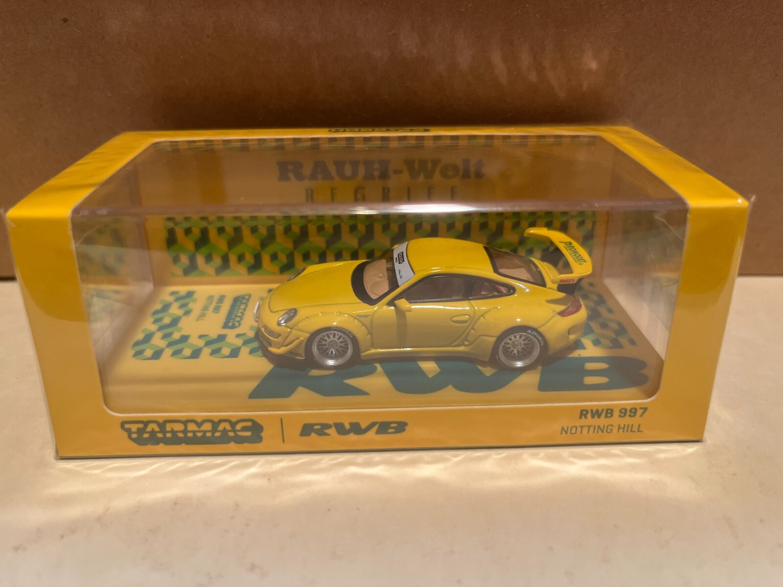 RWB997 Notting Hill 中井さんフィギュア付き 黄色 精巧なRWB中井氏のフィギュア付き！」イグニッションモデルから