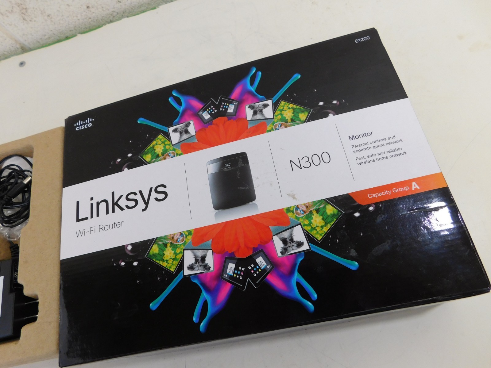 Linksys E1200 300 Mbps 4-Port 10/100 Wireless N Router VPN