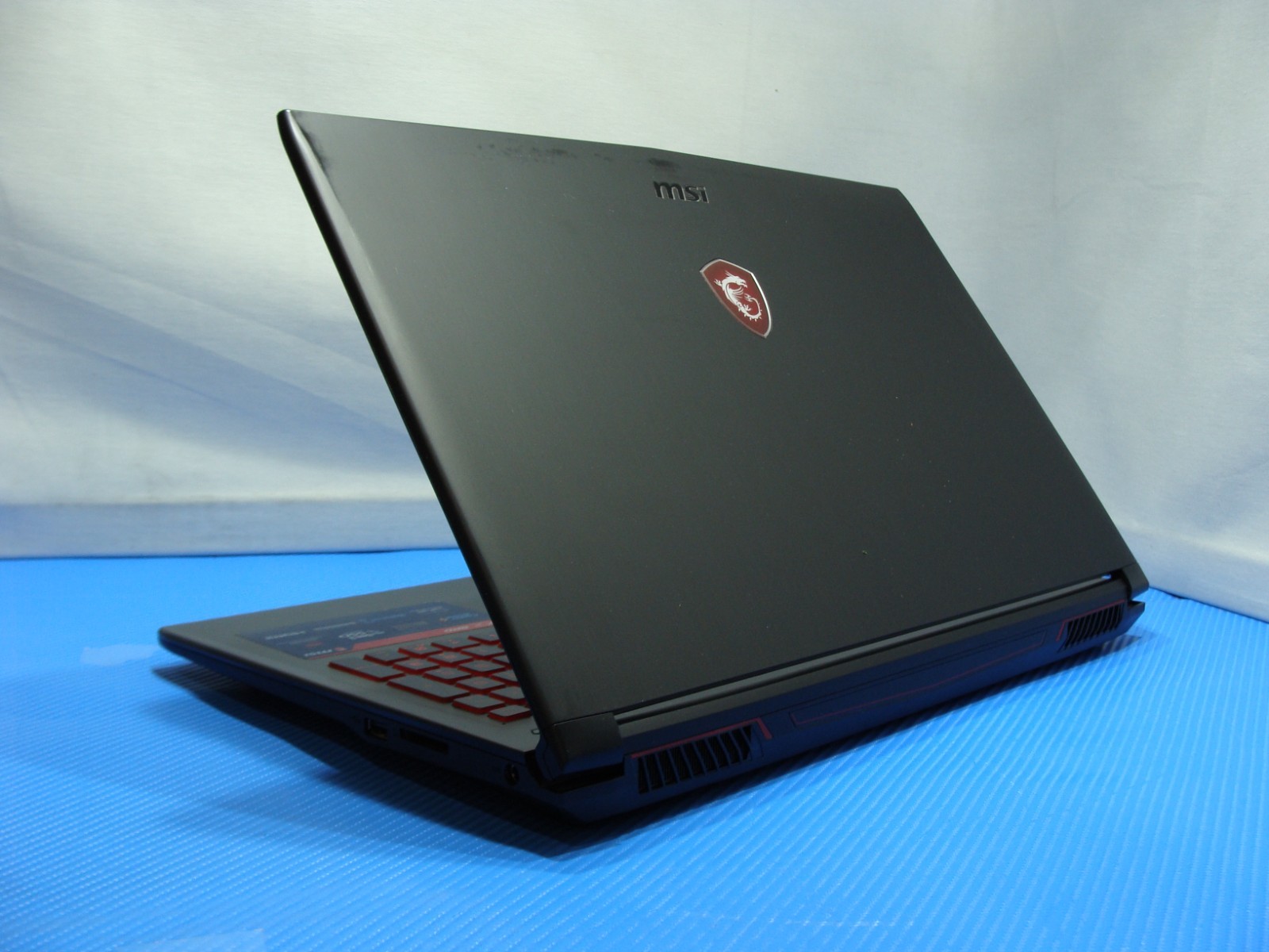 MSI GV62 8RD 15.6" FHD i7-8750H 8GB 128GB SSD 1TB HDD GTX 1050 Ti - Thumbnail 4