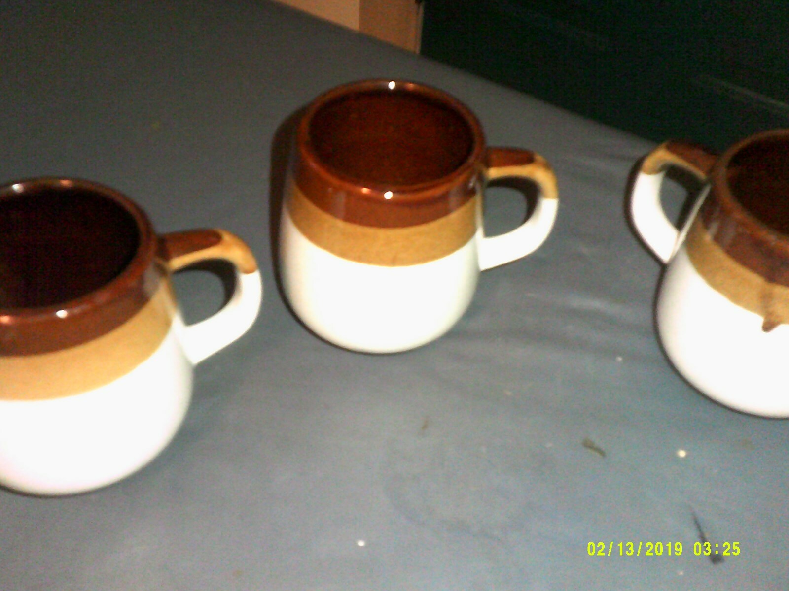 VINTAGE SET OF 4 STONEWARE TYPE COFFEE MUGS TAIWAN BROWN TAN RINGS