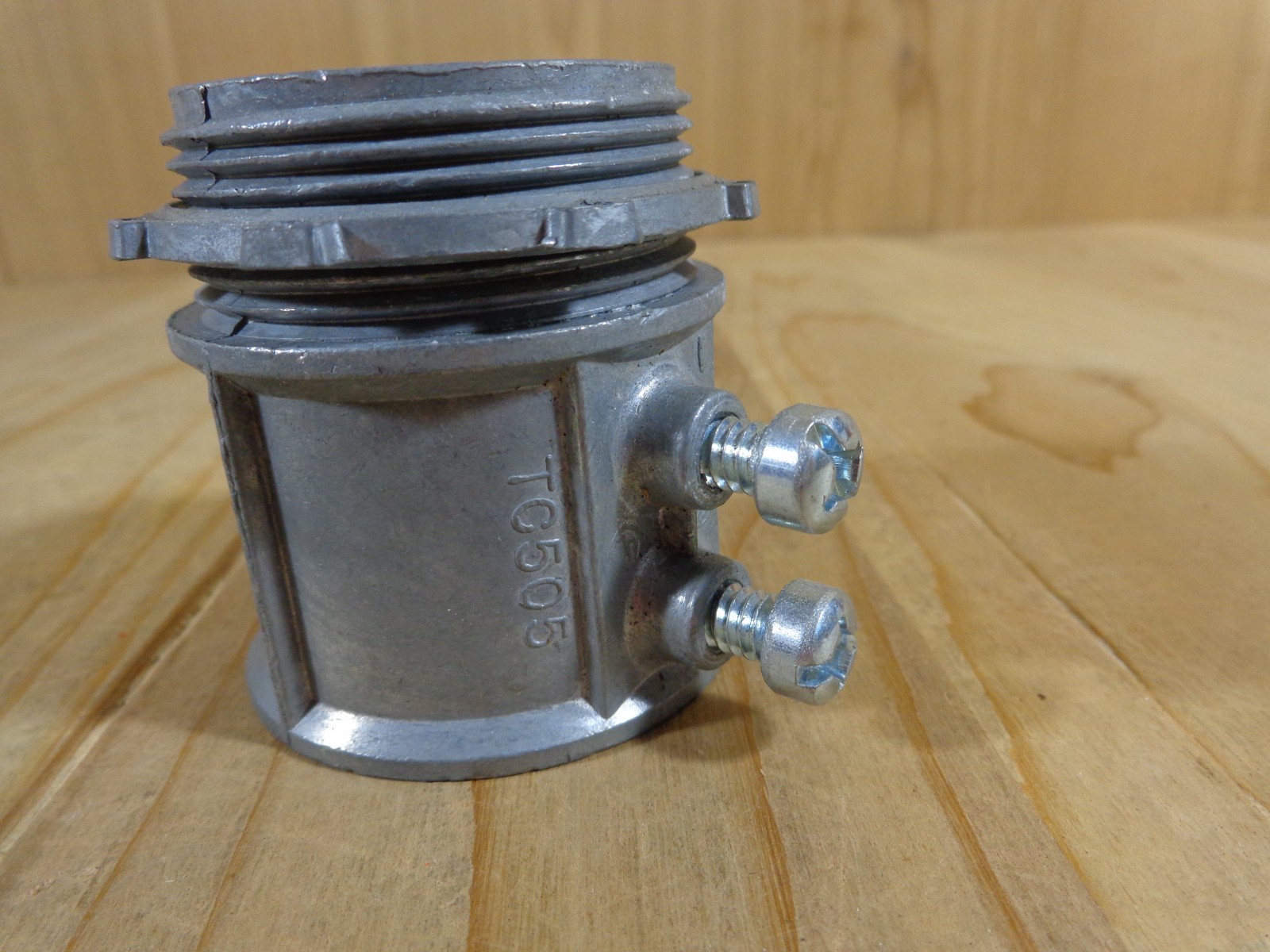 neer  ① Neer TC-505 EMT Conduit Coupling 1-1/2
