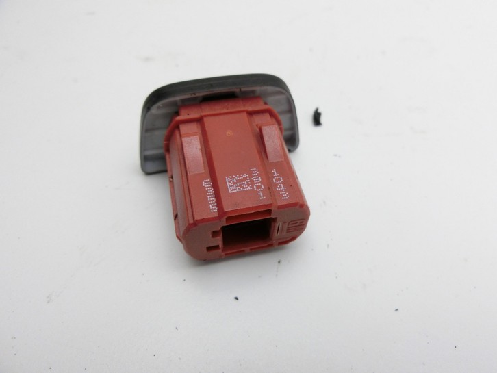 Opel Astra K B16 15-19 Schalter Regler für Sitzheizung Links Opel Astra K B16 15-19 07.06.2017 39011042 gebraucht Vorschau 3
