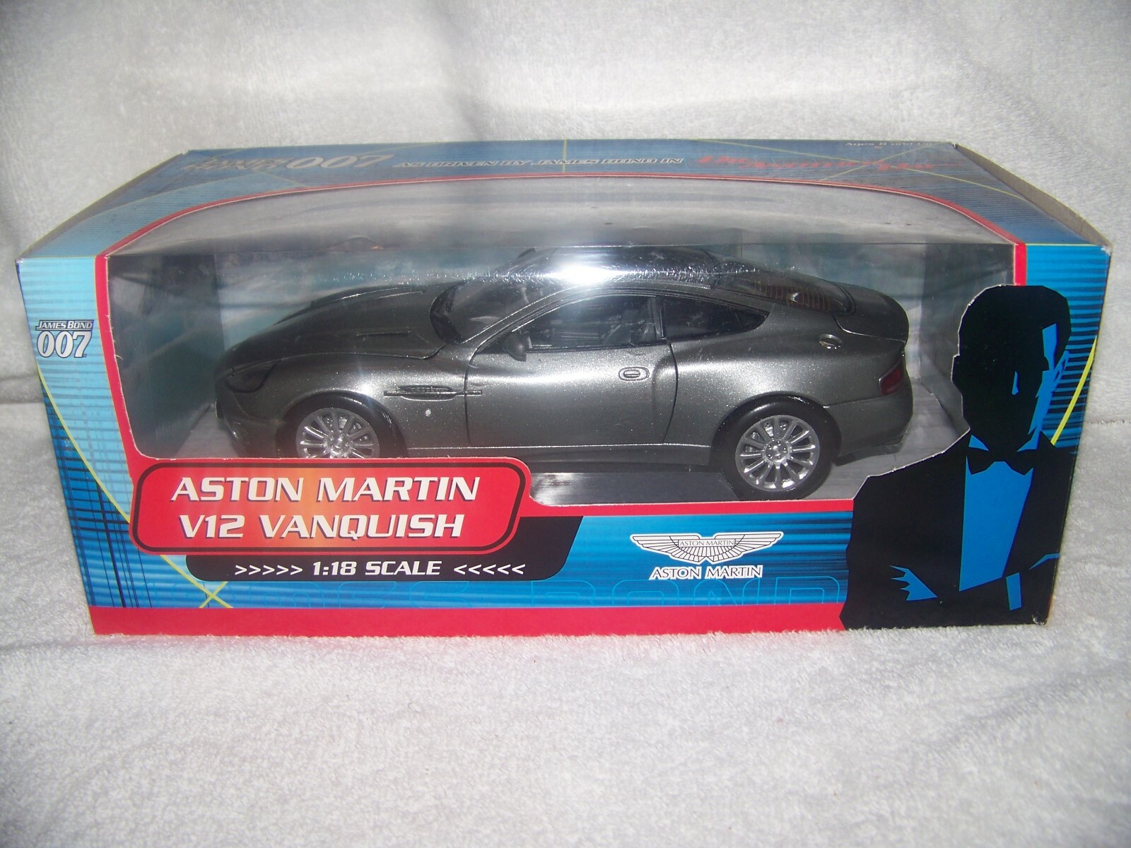 James Bond 007 Aston Martin V12 Vanquish Car 1:18 Die