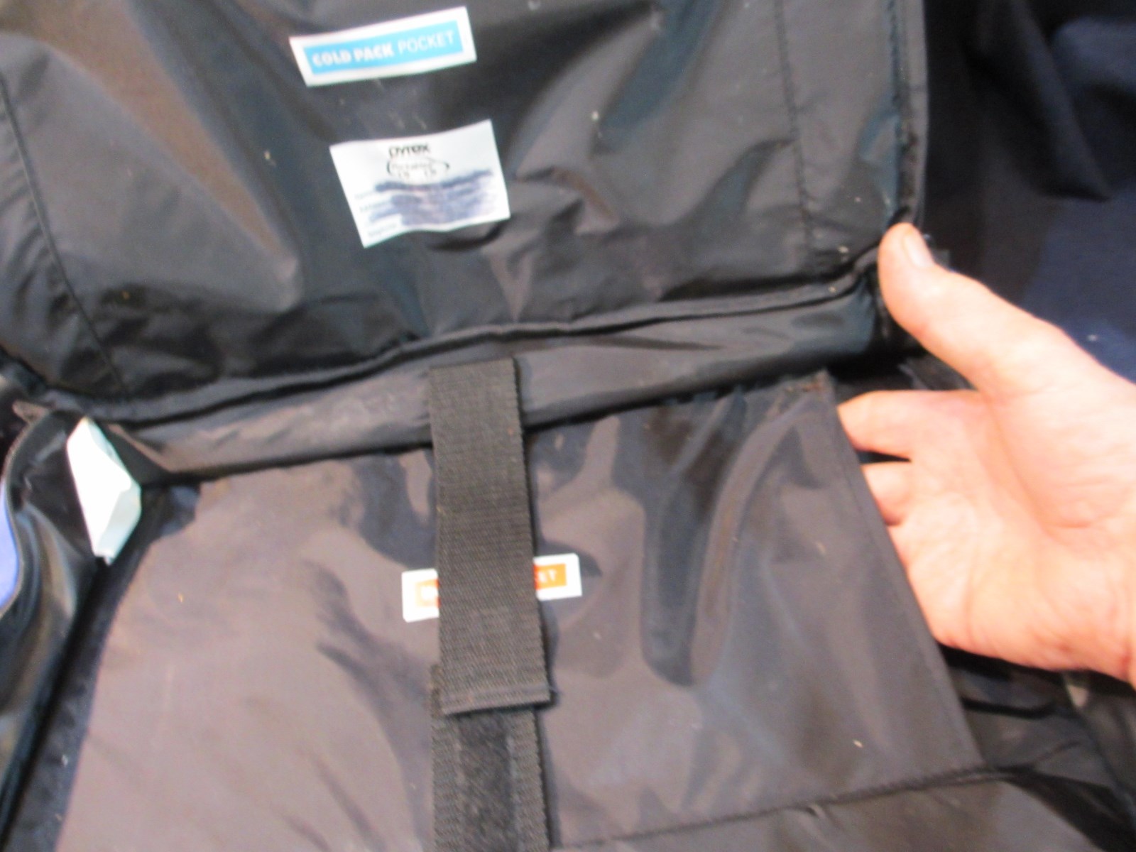 BLUE PYREX PORTABLE INSULALATED FOOD CARRIER 16