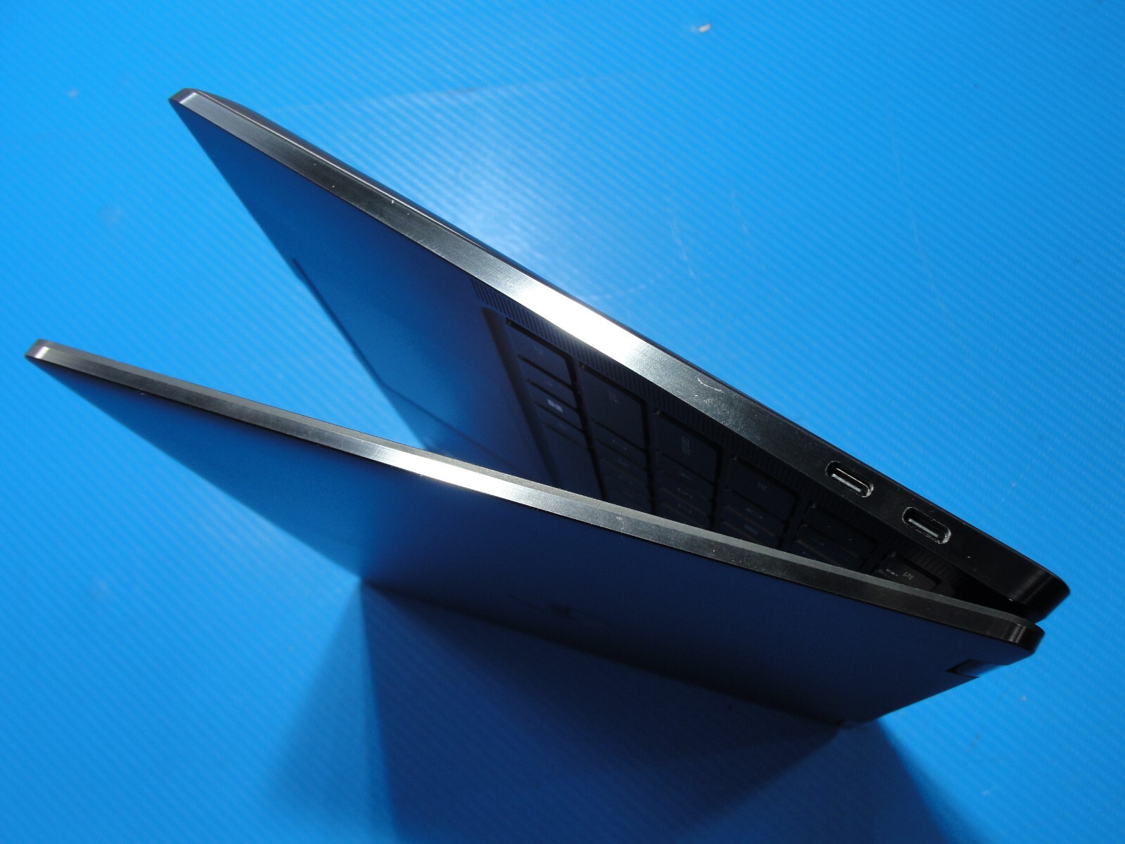 Dell Latitude 9330 2-in-1 13.3" WQXGA i5-1240U 16GB 256GB SSD - Thumbnail 21