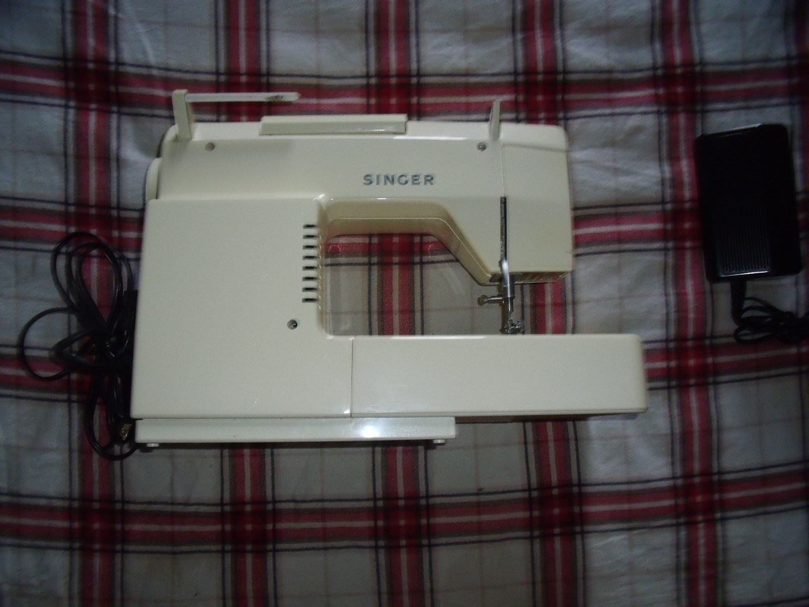Singer  Sewing Machine Model 2210 Heavy Duty