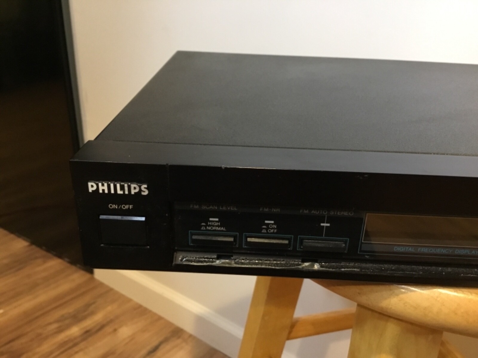 Philips digital synthesized stereo tuner powers on no further testing