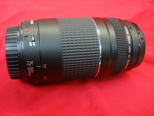 CANON EF 75-300 MM 1:4 - 5.6 III ZOOM LENS - EXCELLENT