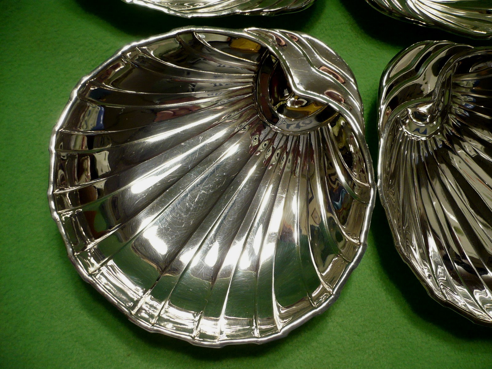 Set of 4 vintage FB ROGERS Silver Co 1883 SEASHELL 616 silverplate serving dish.