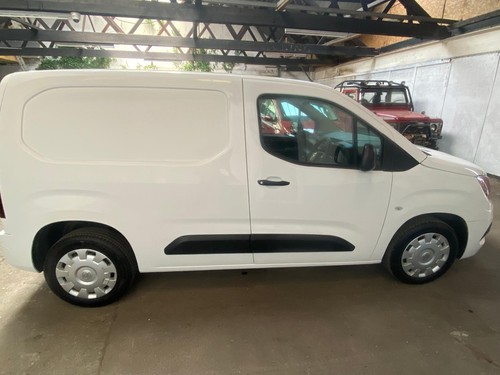 Vauxhall Combo image