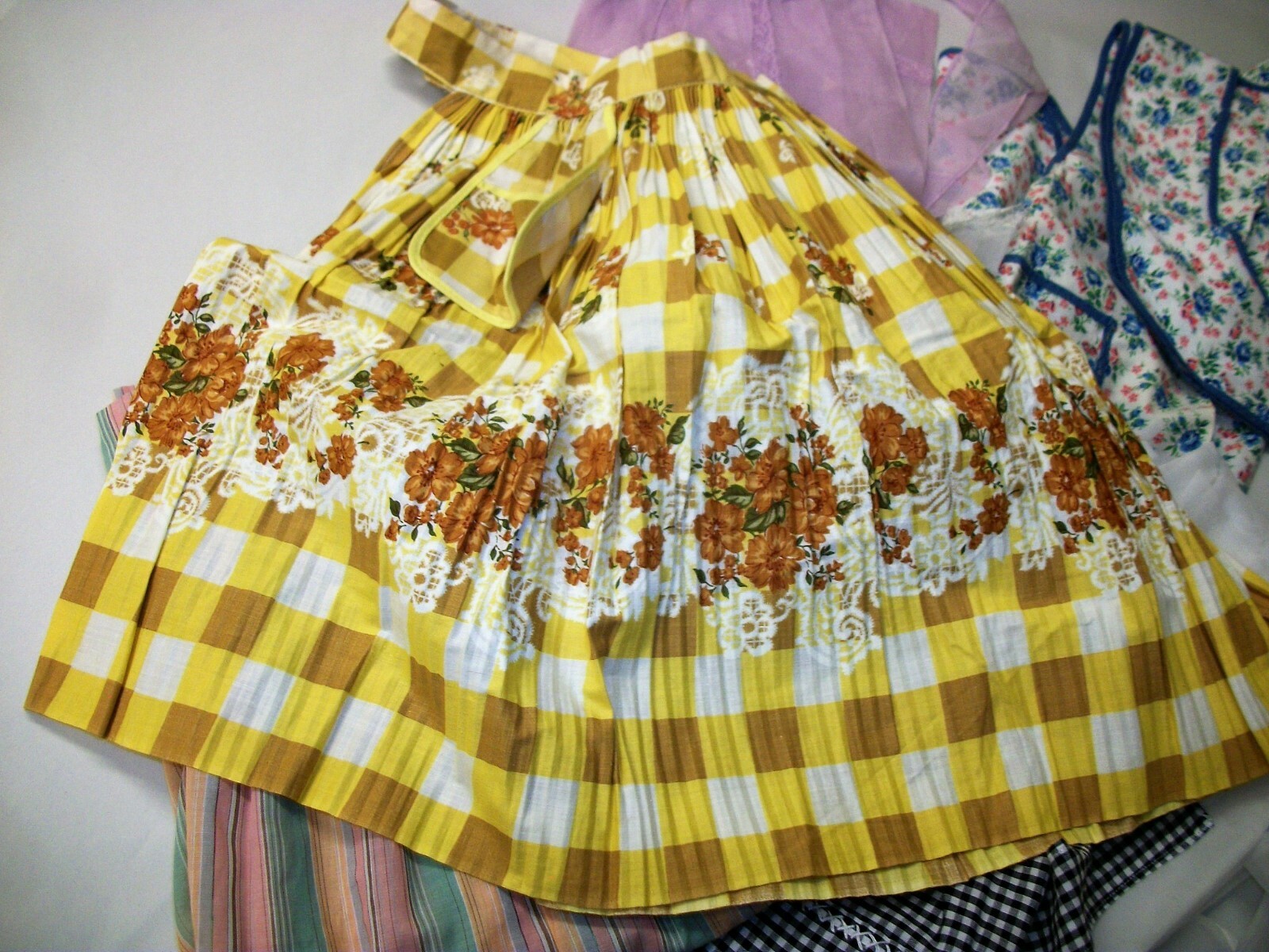 7 Vintage Assorted Aprons - Estate Lot