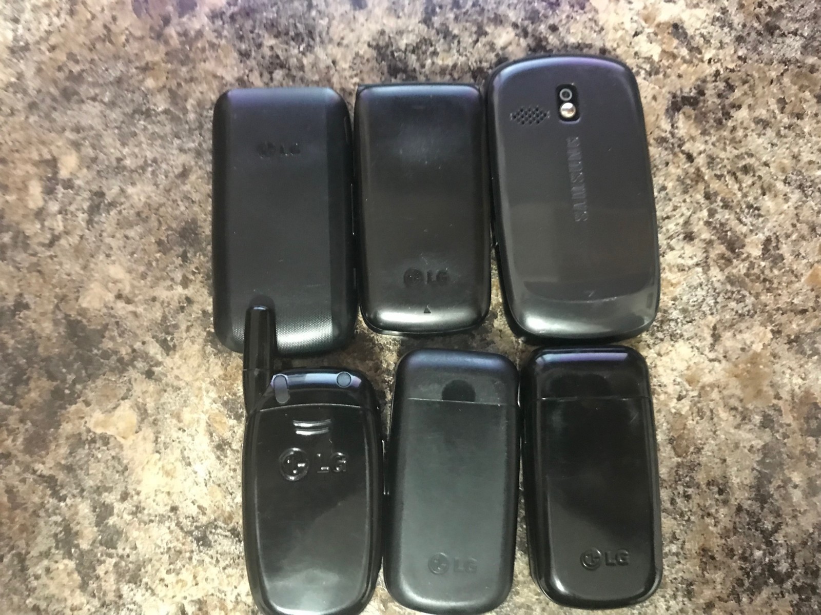 6 Cell Phone Lot  Flip Phones 4 tracphones, 2 US Cellular