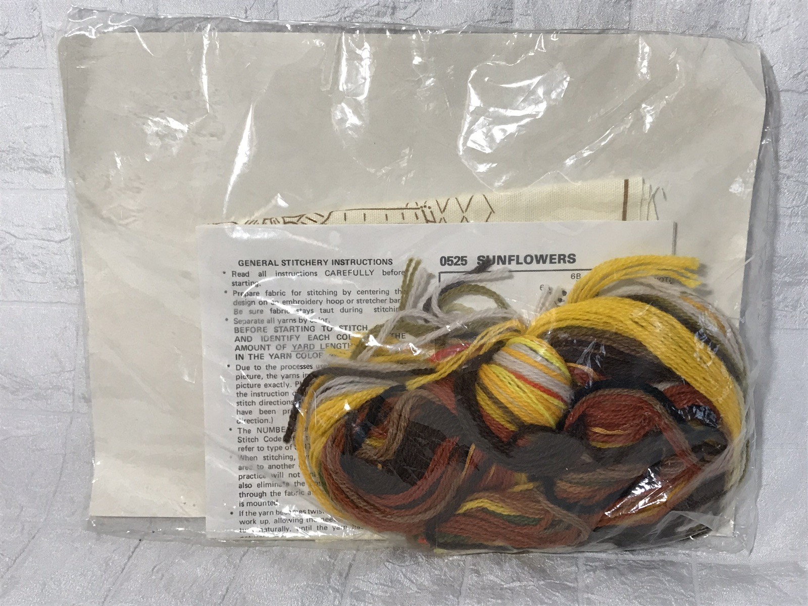 Sunflowers and Daisies Needlework kit 0525 The Creative Circle New Embroidery