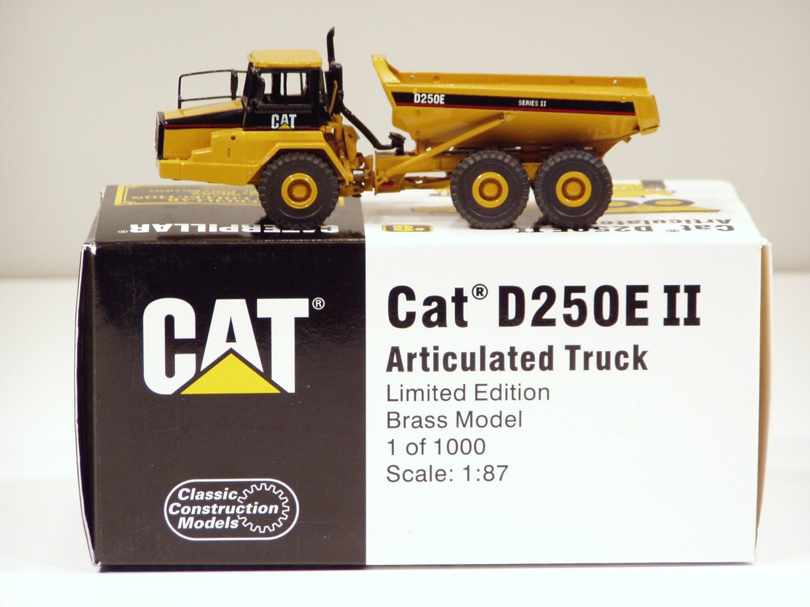 Caterpillar D250E II Dump Truck - 1/87 - Brass - CCM - MIB