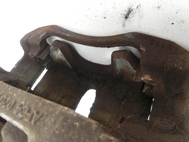 Peugeot 2008 CU 16-19 1,2 81KW Bremssattel Bremszange Vorne Rechts Peugeot 2008 CU 16-19 30.08.2017 9677584780 gebraucht Vorschau 6